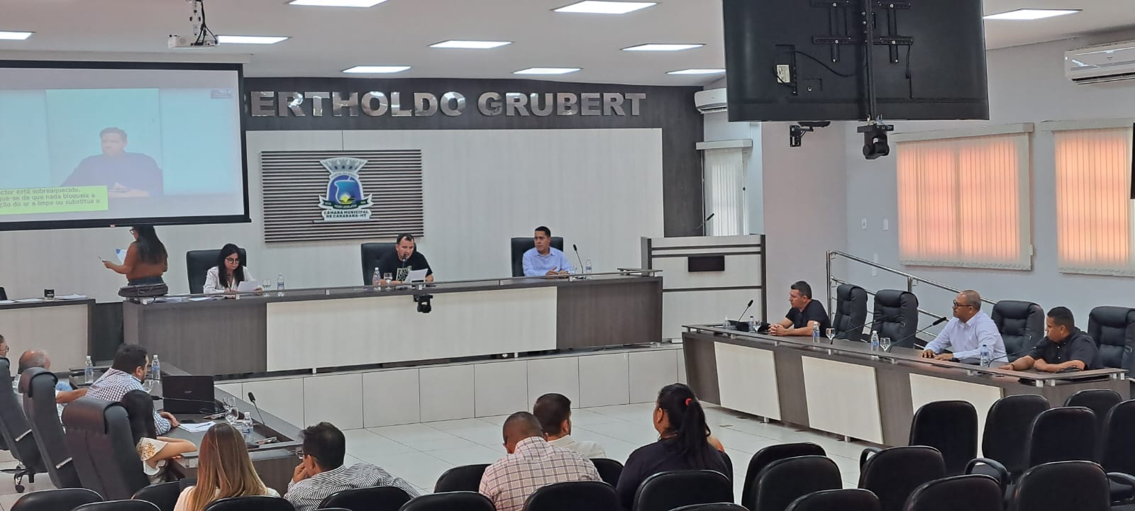 8ª Extraordinária da 1ª Sessão Legislativa da 11ª Legislatura