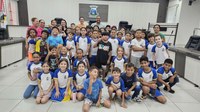 Alunos da Escola Municipal Norberto Schwantes visitam plenário e conhecem o trabalho do Legislativo
